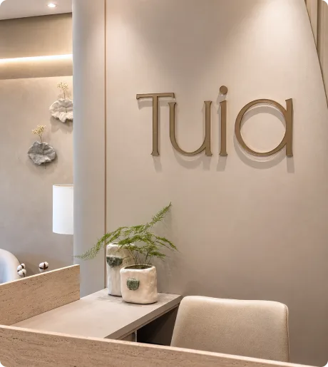 Recepção do consultório Tuia, no Batel, em Curitiba